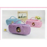 手提花花姑娘笔袋