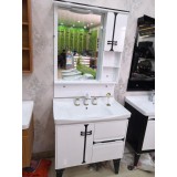 8028黑线条两条腿