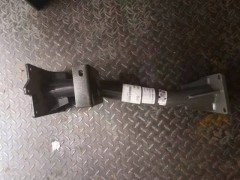 新STR脚踏板支架管 右自卸WG9325930240